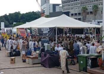 תפילת ראש חודש בכיכר החטופים בתל־אביב, השבוע. צילום: נעמה שטרן