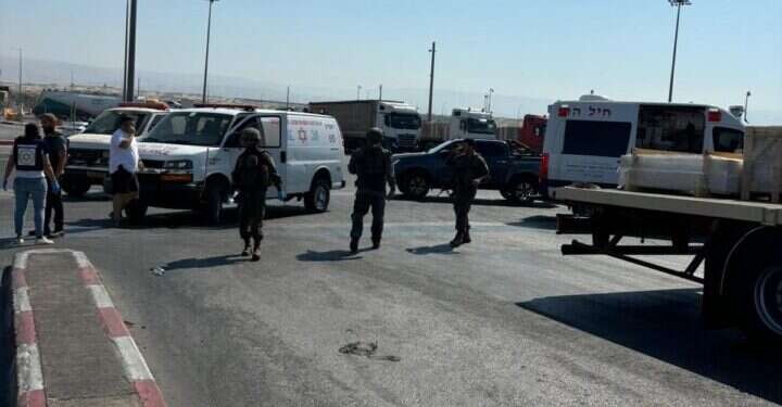 הפיגוע במעבר אלנבי: אזרח ירדני רצח 3 ישראלים. המעברים לירדן נסגרו