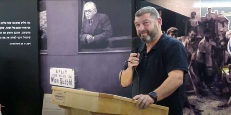 וינטר בכנס. צילום מסך מתוך יוטיוב עופר וינטר: "התחילו הכפשות וחקירת מצ"ח תחת אזהרה, 16 שעות ישבתי שם"