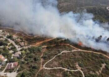 פורעים הציתו שריפה סמוך לנווה צוף, תושבים פונו מהבתים