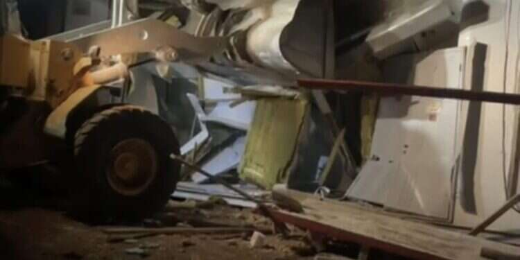 הרס בגבעה בבנימין ליד היישוב אדם שתי נקודות התיישבות נעקרו בבנימין: משפחה פונתה מביתה