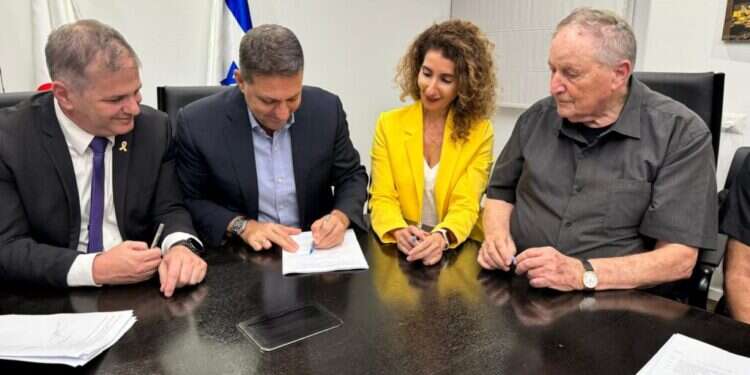 חתימת ההסכם, השבוע. צילום: השלטון המקומי חתימת ההסכם, השבוע. צילום: השלטון המקומי