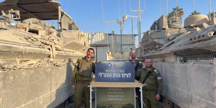 חיילי צה"ל נערכים לקראת ראש השנה וחגי תשרי בבסיס