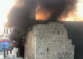 הר חברון: בית הכנסת העתיק הוצת – גרפיטי של חמאס רוסס