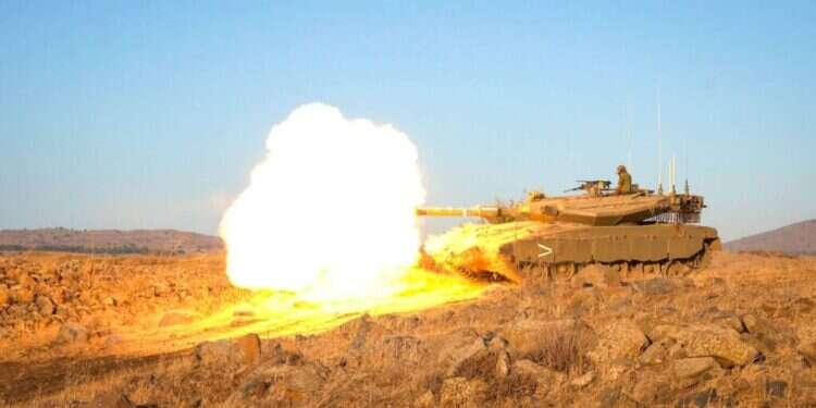 טנק מבצע ירי בצפון הארץ. צילום: דו"צ