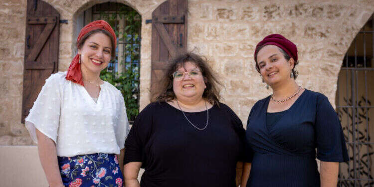 חוויה מתקנת לשנה הקשה. מימין: רחל שרנסקי–דנציגר, חנה גורדון שירה לנקין–שפס. צילום: אריק סולטן חוויה מתקנת לשנה הקשה. מימין: רחל שרנסקי–דנציגר, חנה גורדון שירה לנקין–שפס. צילום: אריק סולטן