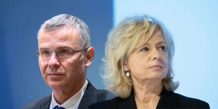 היועמ היועמ"ש גלי בהרב-מיארה והשר יריב לוין. צילומים: חיים גולדברג ויונתן זינדל - פלאש 90.