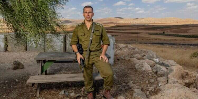 אל אל"מ אביב אמיר, בבסיס החטיבה בבקעה. צילום: נעמה שטרן