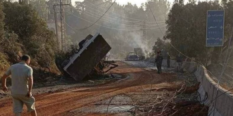 הכביש המוביל למרכז המחקר לאחר התקיפה הישראלית הכביש המוביל למרכז המחקר לאחר התקיפה הישראלית