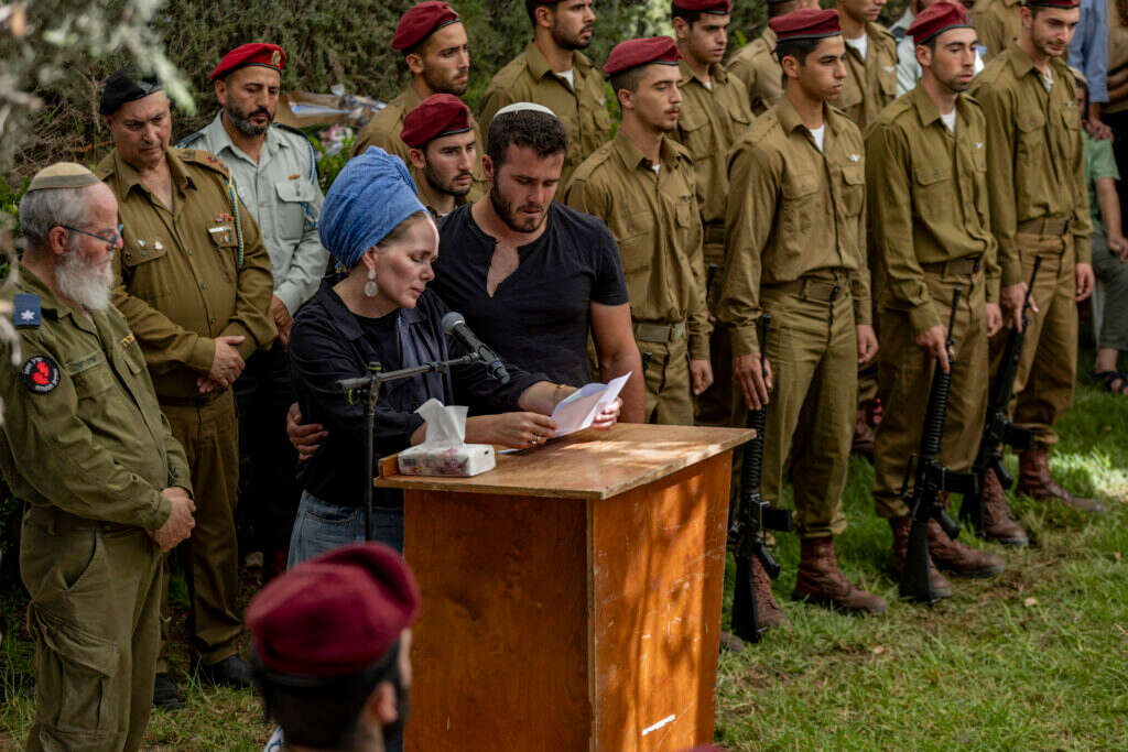 תמר אטניגר סופדת לבנה סרן הראל אטינגר הי