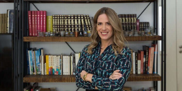 מוריה קור, עיתונאית ועורכת מדור הדעות ב מוריה קור, עיתונאית ועורכת מדור הדעות ב"ישראל היום", מגישה ברשת ב' ובערוץ הכנסת. צילום: לירון מולדובן