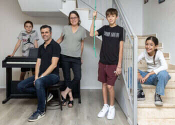 משפחת ברמי שכונת הכרמים, מודיעין. צילום: אבישג שאר־ישוב