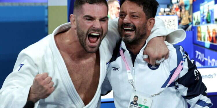 אורן סמדג'ה ופיטר פלטציק לאחר הזכייה. צילום: אי.פי.איי