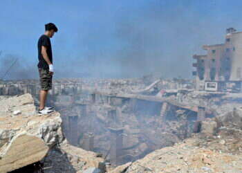 "צ'יקו היה רוצה מהלך אגרסיבי ואלים ועמוק שיזיז את חיזבאללה לליטני". המכתש שנפער בדאחיה בביירות, בעקבות חיסולו של נסראללה. צילום: אי.פי.איי