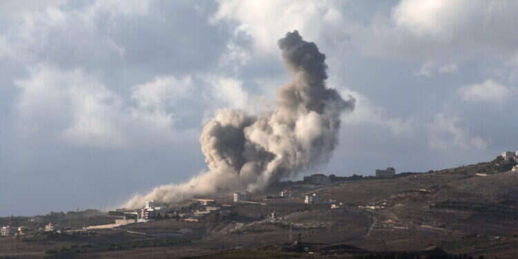 עשן כתוצאה מתקיפה ישראלית בדרום לבנון. צילום: EPA עשן כתוצאה מתקיפה ישראלית בדרום לבנון. צילום: EPA