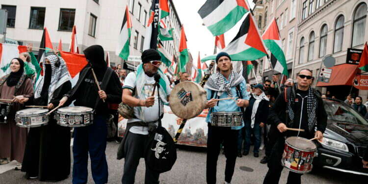 שנה לטבח: מאות הפגנות תמיכה בחמאס ברחבי העולם