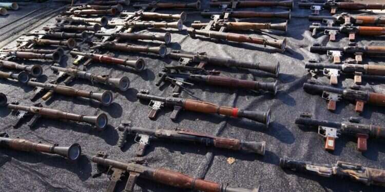 שלל שנתפס ממחבלי חמאס שחדרו לישראל ובתוך עזה. צילום: דובר צה שנה אחרי 7 באוקטובר: נחשף השלל ששימש את מחבלי חמאס