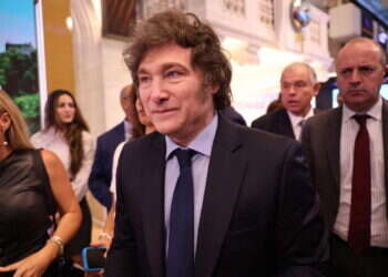 מיליי פותח את המסחר בבורסת ניו־יורק, במהלך ביקורו בעצרת האו"ם בחודש שעבר. צילום: איי.אף.פי