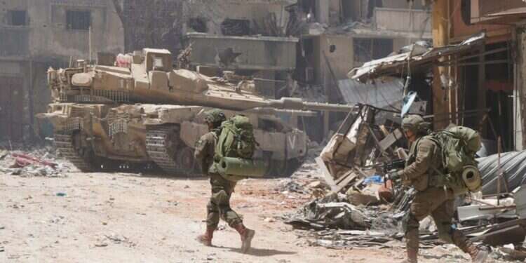 מאות מטרות הותקפו בלבנון, חוליית מחבלים חוסלה בעזה