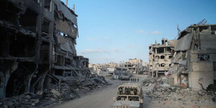 "יש אנשים שחשבו בטעות שאם נגיד בקול מספיק גדול 'שלום ואהבה', זה יתממש". כוחותינו בעזה. צילום: איי.אף.פי