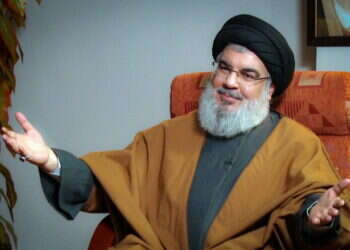 מזכ"ל חיזבאללה לשעבר, חסן נסראללה ב"דיון בלעדי" עם חברי לשכתו של נשיא איראן, עלי חמינאי. צילום:AFP PHOTO/ HO/ KHAMENEI.IR