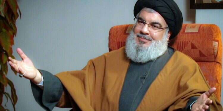 מזכ מזכ"ל חיזבאללה לשעבר, חסן נסראללה ב"דיון בלעדי" עם חברי לשכתו של נשיא איראן, עלי חמינאי. צילום:AFP PHOTO/ HO/ KHAMENEI.IR