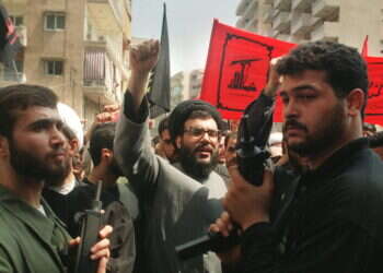 נסראללה מוקף בשומרי ראש בביירות, 10 ביולי 1922. צילום: AFP נסראללה מוקף בשומרי ראש בביירות, 10 ביולי 1922. צילום: AFP