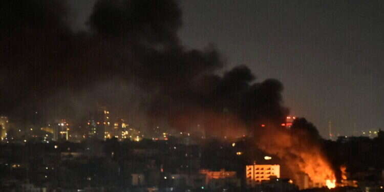 תקיפות חיל האוויר בביירות, השבוע. צילום:  Fadel ITANI / AFP חיל האוויר תקף בביירות. המטרה: אמצעי המימון של חיזבאללה