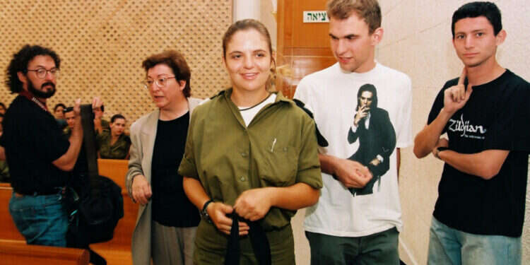 תקדים משנה מציאות. אליס מילר, העותרת למען פתיחת קורס טיס לנשים, בבג תקדים משנה מציאות. אליס מילר, העותרת למען פתיחת קורס טיס לנשים, בבג"ץ, 2005. צילום: פלאש 90