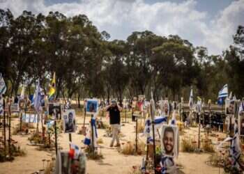 האנדרטה במתחם מסיבת הנובה בחניון רעים. צילום: חיים גולדברג - פלאש 90