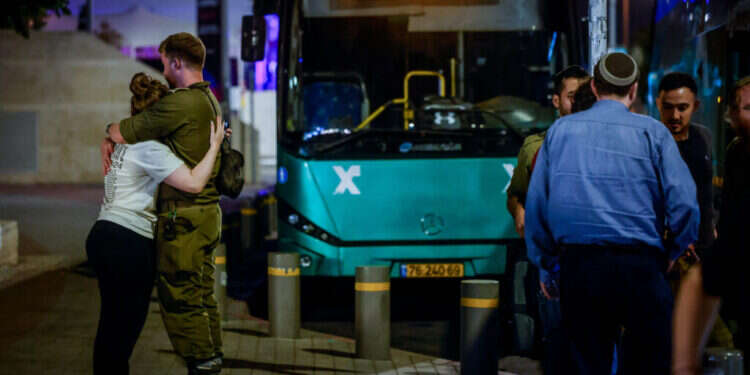 תחושת הערבות מניעה את החזרה למילואים. פרידה לפני גיוס, השבוע. צילום: חיים גולדברג, פלאש 90