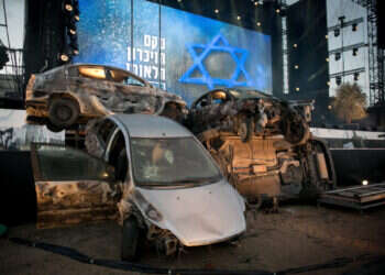 טקס הזיכרון של המשפחות בשבעה באוקטובר, בפארק הירקון. צילום: מרים אלסטר - פלאש 90 טקס הזיכרון האזרחי לשבעה באוקטובר, שהתקיים השבוע בתל־אביב צילום: מרים אלסטר - פלאש 90