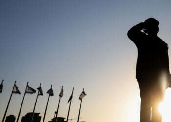 דגל ישראל מורד לחצי התורן בכנסת ישראל, צילום: חיים גולדברג, פלאש 90  שידור ישיר: טקס האזכרה הממלכתי לחללי המלחמה