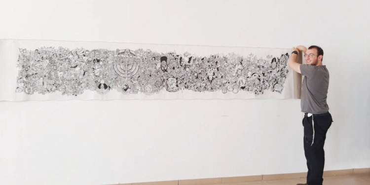 איתן עם היצירה  איתן עם היצירה "קומא". צילום: נעמה פז