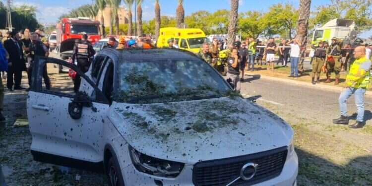 אחת מזירות נפילת הרקטות. צילום: תיעוד מבצעי מד אחת מזירות נפילת הרקטות. צילום: תיעוד מבצעי מד"א