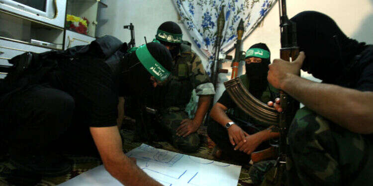 פעילי חמאס בעזה. Ahmad Khateib /Flash90 אימון של חמאס בעזה. Ahmad Khateib /Flash90