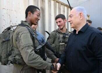 נתניהו ללוחמים: "אתם אריות, העולם משתאה מהמכות שאתם מנחיתים על אויבינו"