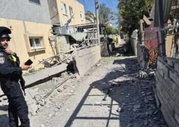 מטח כבד על חיפה והקריות – פגיעה ישירה בבניין בקריית ים