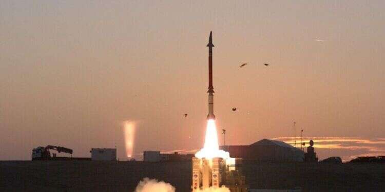 שיגור של טיל יירוט. צילום: דו "עניין של שניות": איך עובד מערך היירוט וההתרעה – שלב אחרי שלב