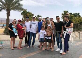 אוריאל ברוך ז"ל עם משפחתו. צילום: באדיבות המשפחה