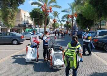 זירת הפיגוע בחדרה. צילום: דוברות מד"א