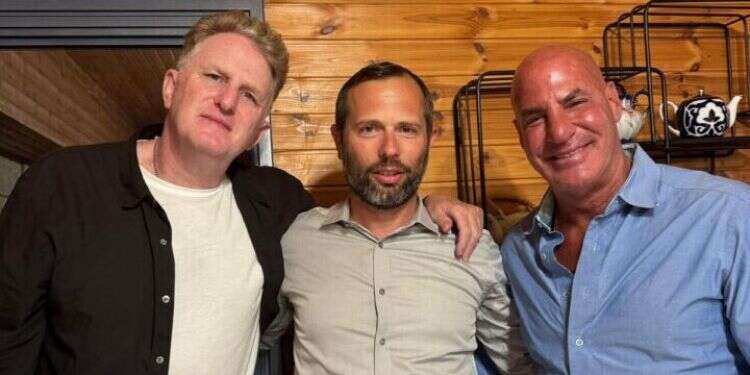 מייקל רפפורט וסיד רוזנברג הגיעו לסיור ביו״ש ובבנימין, צילום: מוא מייקל רפפורט וסיד רוזנברג הגיעו לסיור ביו״ש ובבנימין, צילום: מוא"ז מטה בנימין