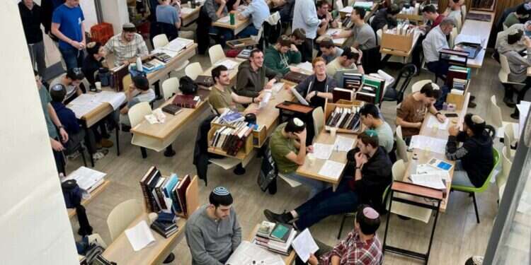 תלמידי ישיבת קריית־שמונה במשכנם הזמני בנחלים צילומים: דוברות ישיבת קריית־שמונה