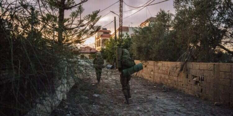 לוחמי צה לוחמי צה"ל בדרום לבנון, במהלך השבוע הראשון לכניסה הקרקעית. צילום: דובר צה"ל