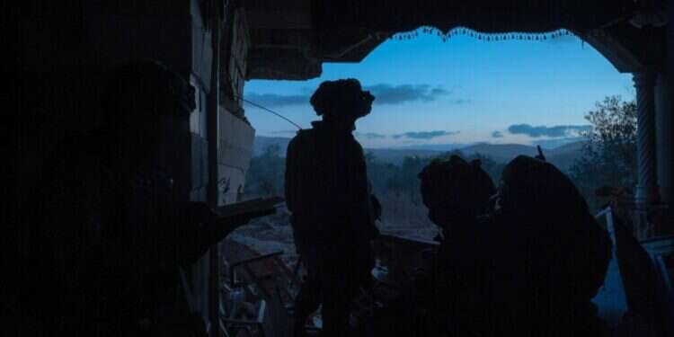 לוחמי צה"ל בדרום לבנון, במהלך השבוע הראשון לכניסה הקרקעית. צילום: דובר צה"ל