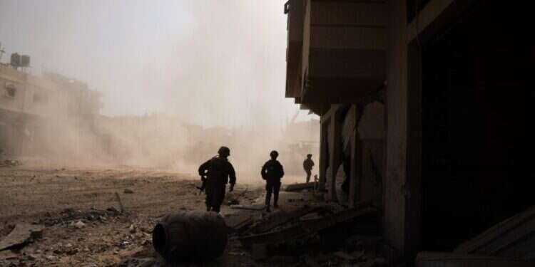 צה"ל מכתר את ג'באליה ומשמיד תשתיות. העזתים טוענים: זו העתקת המציאות ברפיח