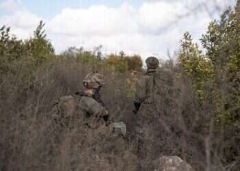 בסמוך לבתי מגורים בלבנון: משגר רקטות מוכן לשיגור