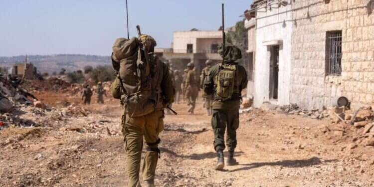 "בסופו של דבר אנחנו צריכים שהסטודנטים יעמדו במבחנים ובדרישות. אין טעם לתת מתנות". מילואימניקים בלבנון. צילום: דובר צה"ל