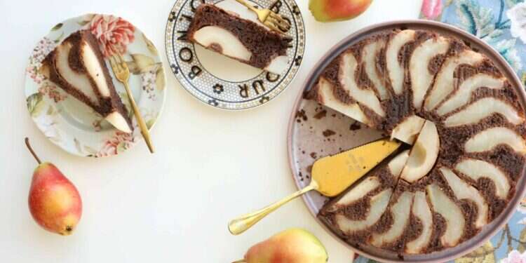 עוגת שוקולד ואגסים. צילום: אפרת ליכטנשטט
עוגת שוקולד ואגסים. צילום: אפרת ליכטנשטט