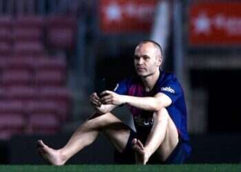 אנדרס אינייסטה על כר הדשא בקאמפ נואו לאחר שעזב את ברצלונה. מעמוד האינסטגרם של השחקן